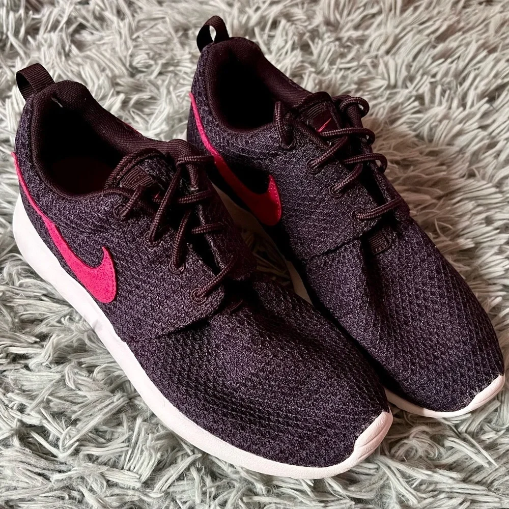 Nike Roshe One Shoes
